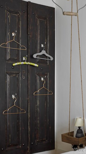 Hypo-allergenic bedding, memory-foam beds, free WiFi, bed sheets - República Guest House (Coimbra)