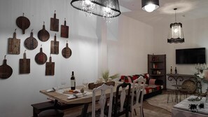 Free daily cooked-to-order breakfast  - República Guest House (Coimbra)