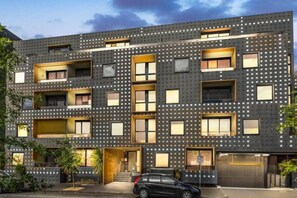 Basic Apartment | Exterior - Cozy 1bed Unit in Leafy Carlton - 10 Mins From CBD (Carlton)
