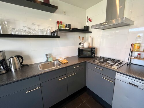 Moderne Studio aan de Kust: Winkels, Duinen & Zee op Loopafstand