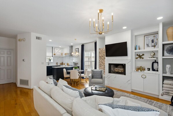 Smart TV - Downtown Pensacola Vibes on Govt Street! (Pensacola)