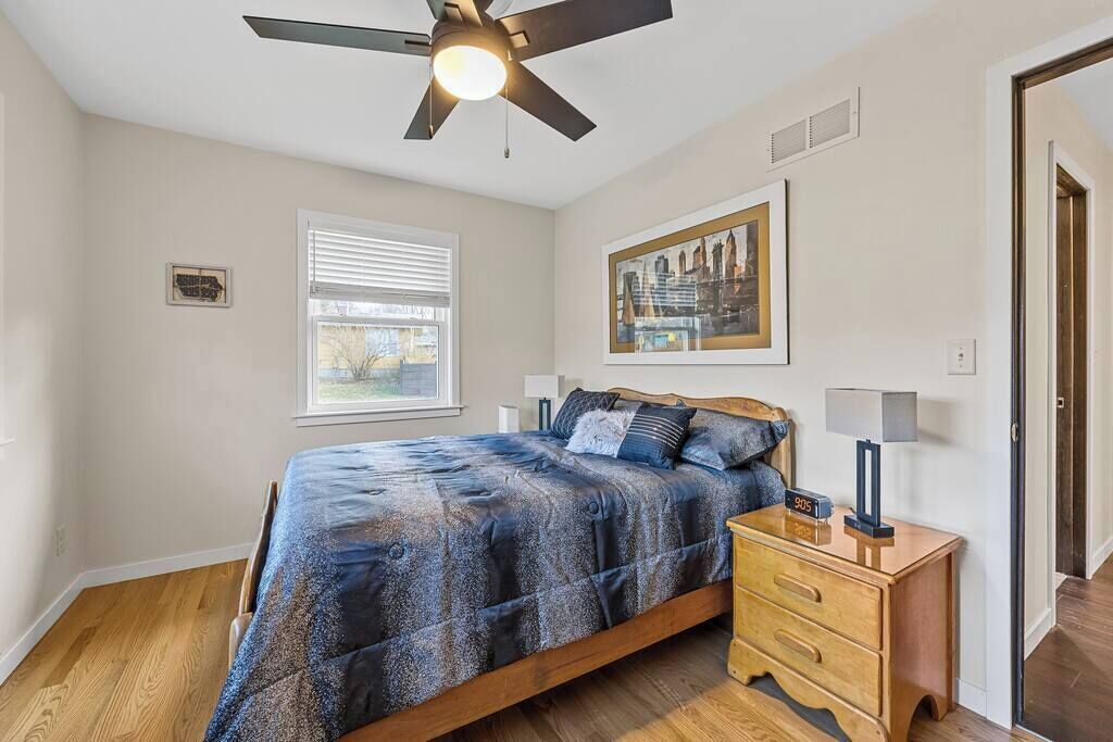 3 bedrooms, iron/ironing board, free WiFi, bed sheets