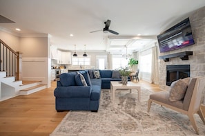 TV, fireplace