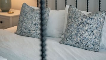 4 bedrooms, desk, iron/ironing board, WiFi