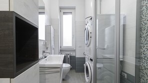 公寓 (1 Bedroom) | 浴室 | 淋浴設備、免費盥洗用品、吹風機、坐浴桶