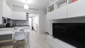 Apartment (1 Bedroom) | Eigene Küche | Kühlschrank, Mikrowelle, Ofen, Herdplatte