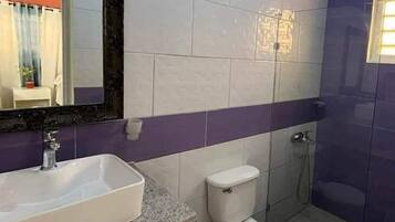 Luxury Studio Suite | Bathroom