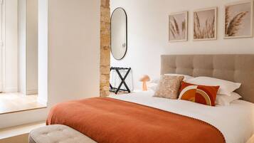 1 habitación, tabla de planchar con plancha y cuna de viaje