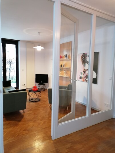 Exklusive Ferienwohnung in Architekten Villa - Nähe Theater