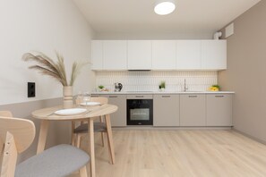 Dishwasher, cookware/dishes/utensils - Mokotów Business Center by Renters (Warsaw)