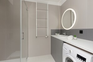 Shower, towels - Mokotów Business Center by Renters (Warsaw)