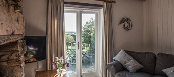 The Granary, shared hot tub and sauna