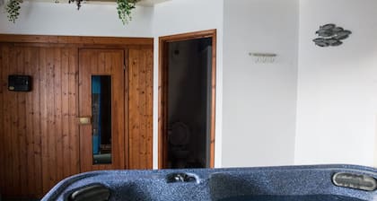 The Stables, shared hot tub and sauna