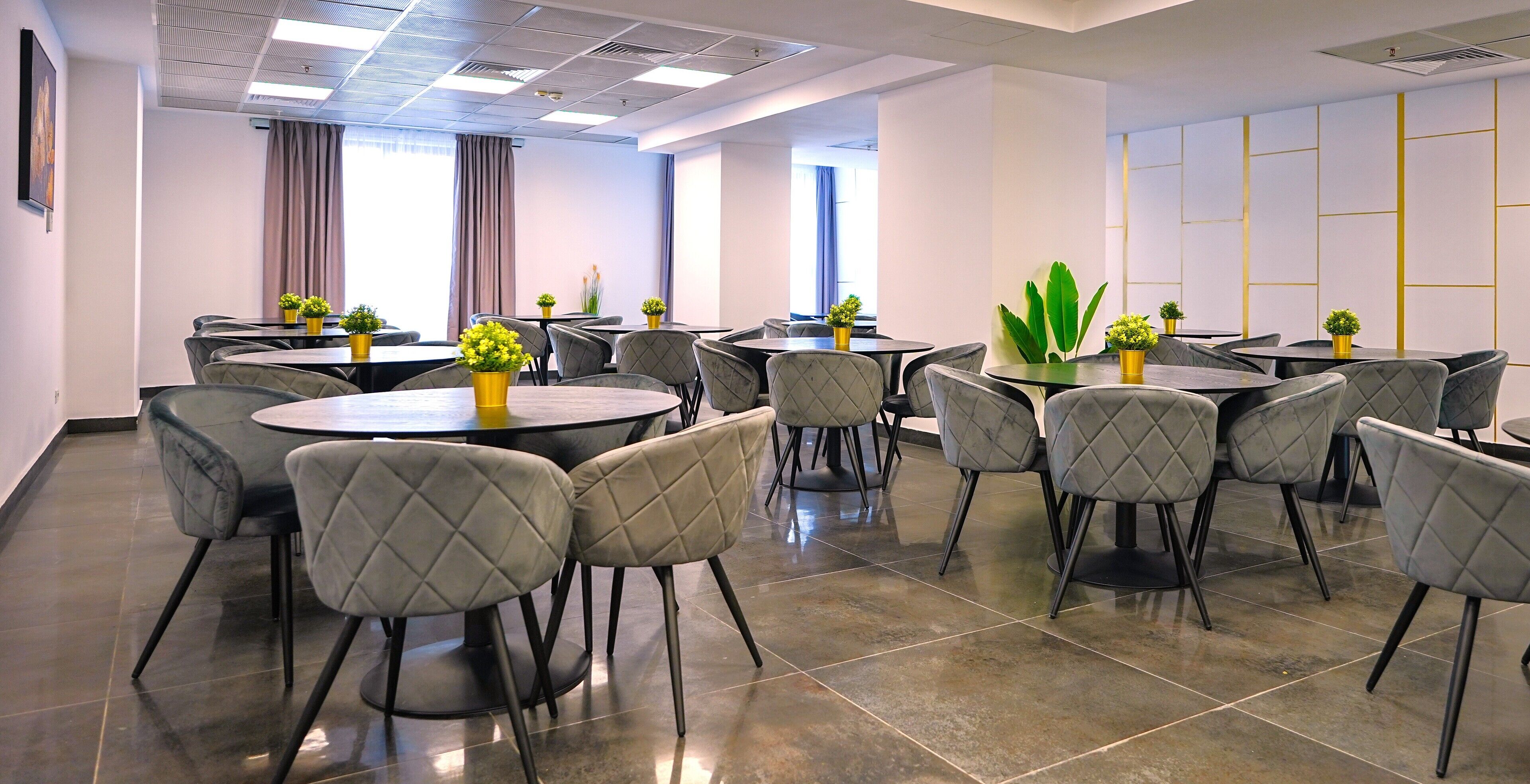 Photo - Sir Fundeni Hotel