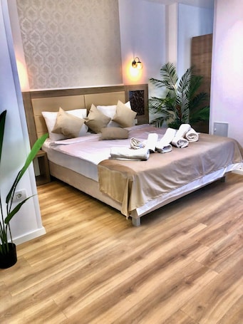 Standard Double Room, 1 Queen Bed | Individually decorated, soundproofing, free WiFi