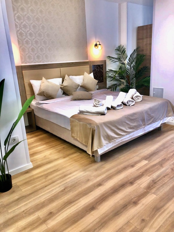 Standard Double Room, 1 Queen Bed - Sir Fundeni Hotel (Bucharest)