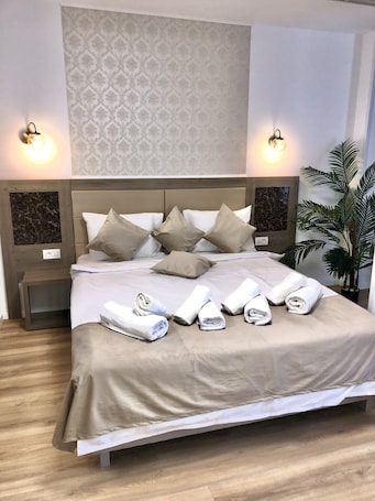 Standard Double Room, 1 Queen Bed | Individually decorated, soundproofing, free WiFi