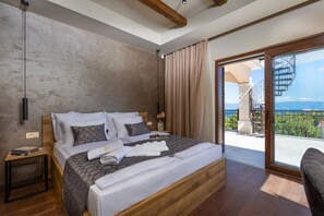 4 slaapkamers, een bureau, een strijkplank/strijkijzer, wifi