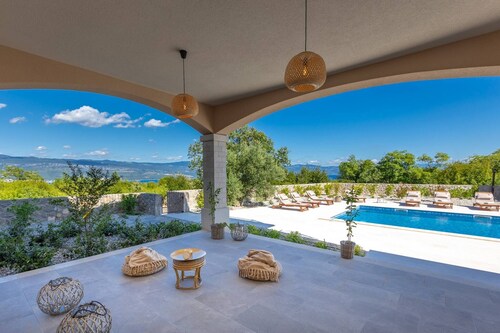 Luxury Villa Glabrova Krk with Pool and Sauna