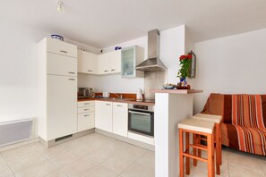 Refrigerador, microondas, horno y lavavajillas