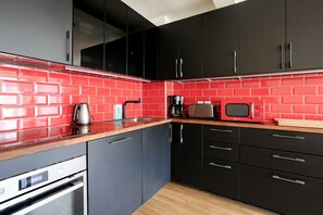 Fridge, microwave, oven, coffee/tea maker