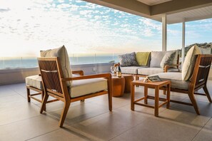 Terrace/patio - Eldon Penthouse - Three Bedroom Apartment, Sleeps 6 (Camps Bay)