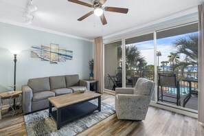 TV - Breathtaking Condo with Plethora of Amenities (Panama City Beach)