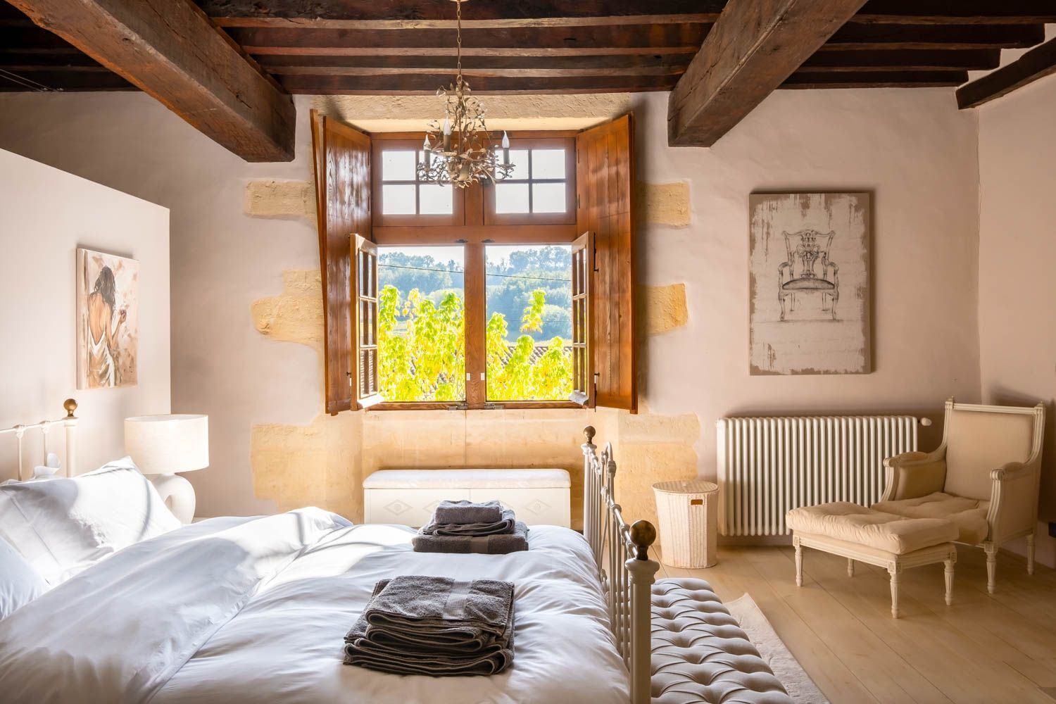 6 bedrooms, iron/ironing board, internet, bed sheets