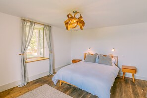 6 habitaciones, tabla de planchar con plancha, wifi y ropa de cama 