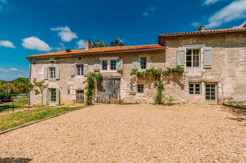 La Grange Blanche - Six Bedroom Villa, Sleeps 12