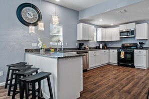 Fridge, microwave, oven, stovetop - Step into Comfort in this 3BR/2BA Downtown Retreat (San Antonio)