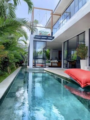 Pool - Luxurious Villa in Berawa (Bali)