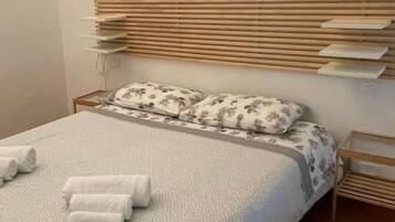 1 habitación, escritorio, tabla de planchar con plancha y wifi gratis