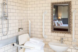 Comfy Accessible Double Room | Badezimmer