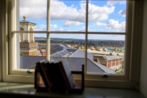 Indulgence Plus Double Room | 防敏寢具、書桌、免費 Wi-Fi、床單