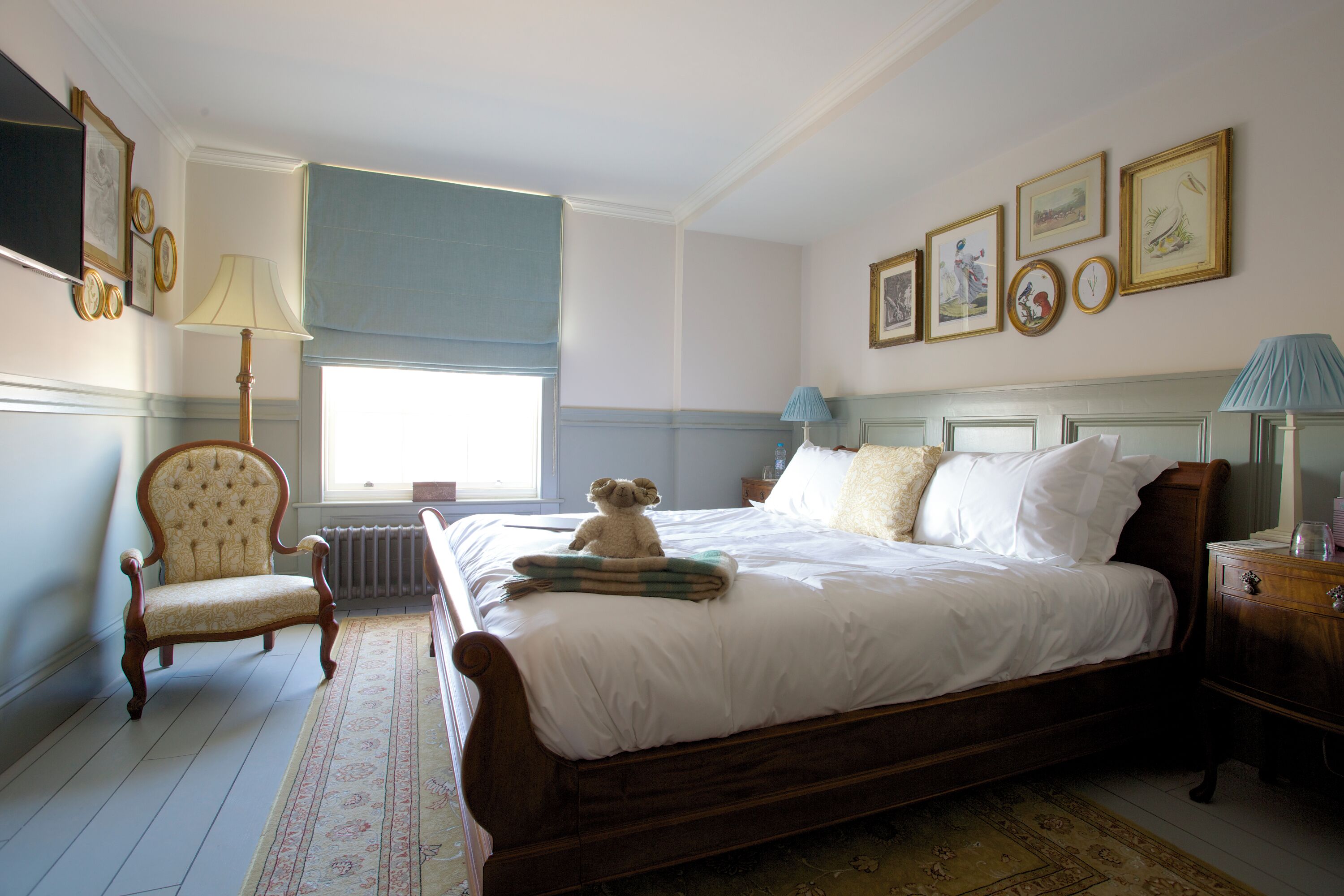 Comfy Accessible Double Room | Hypo-allergenic bedding, desk, free WiFi, bed sheets