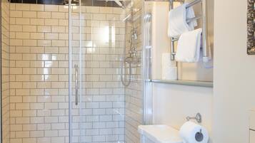 Deluxe Double Room | Bathroom