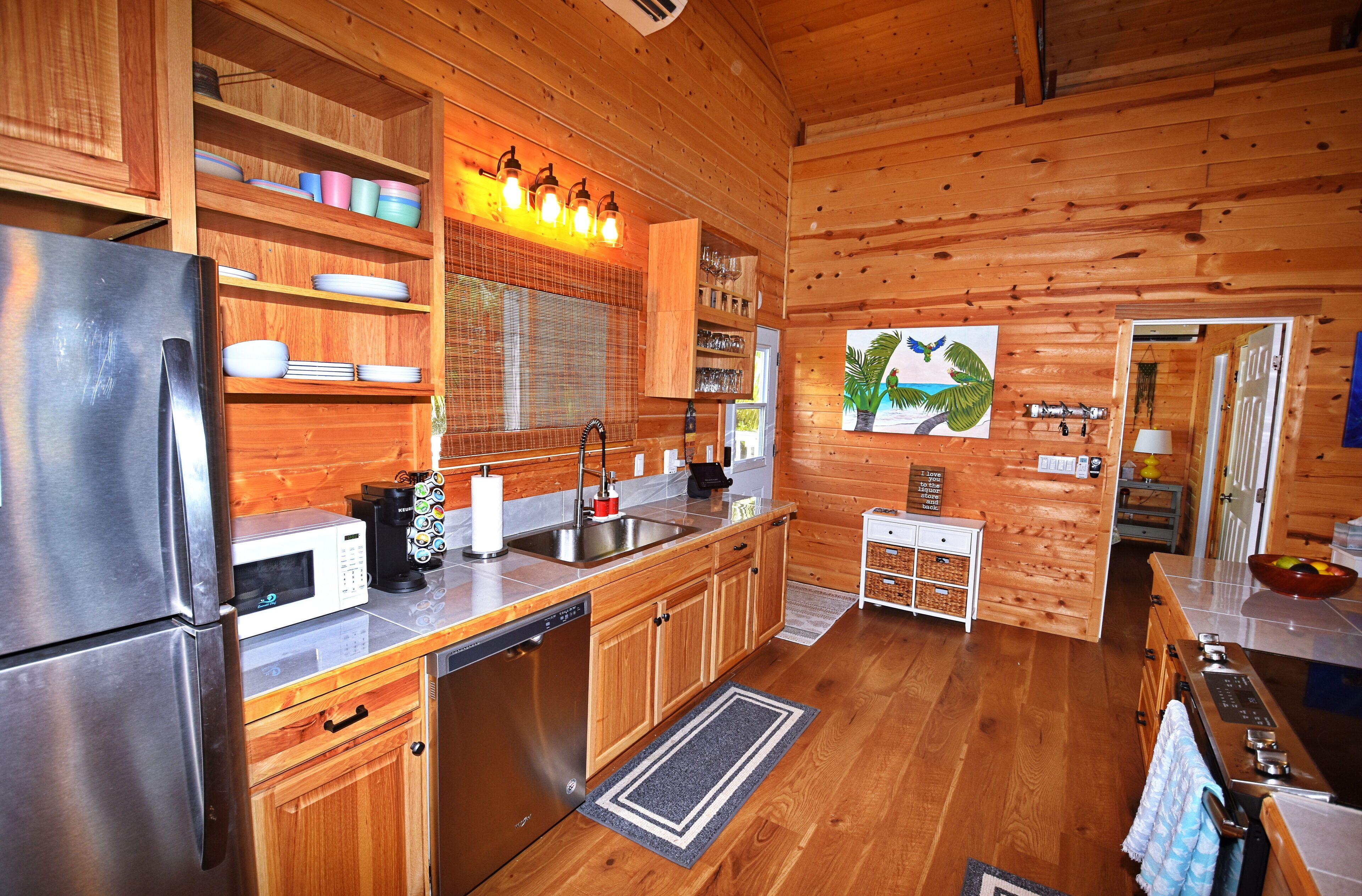 Køleskab, mikrobølgeovn, ovn, kogeplade