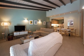 7 camere, una scrivania, ferro/asse da stiro, culla da viaggio