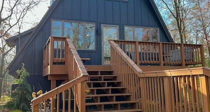 Modern A-Frame on fenced, wooded Lot. Pet friendly!