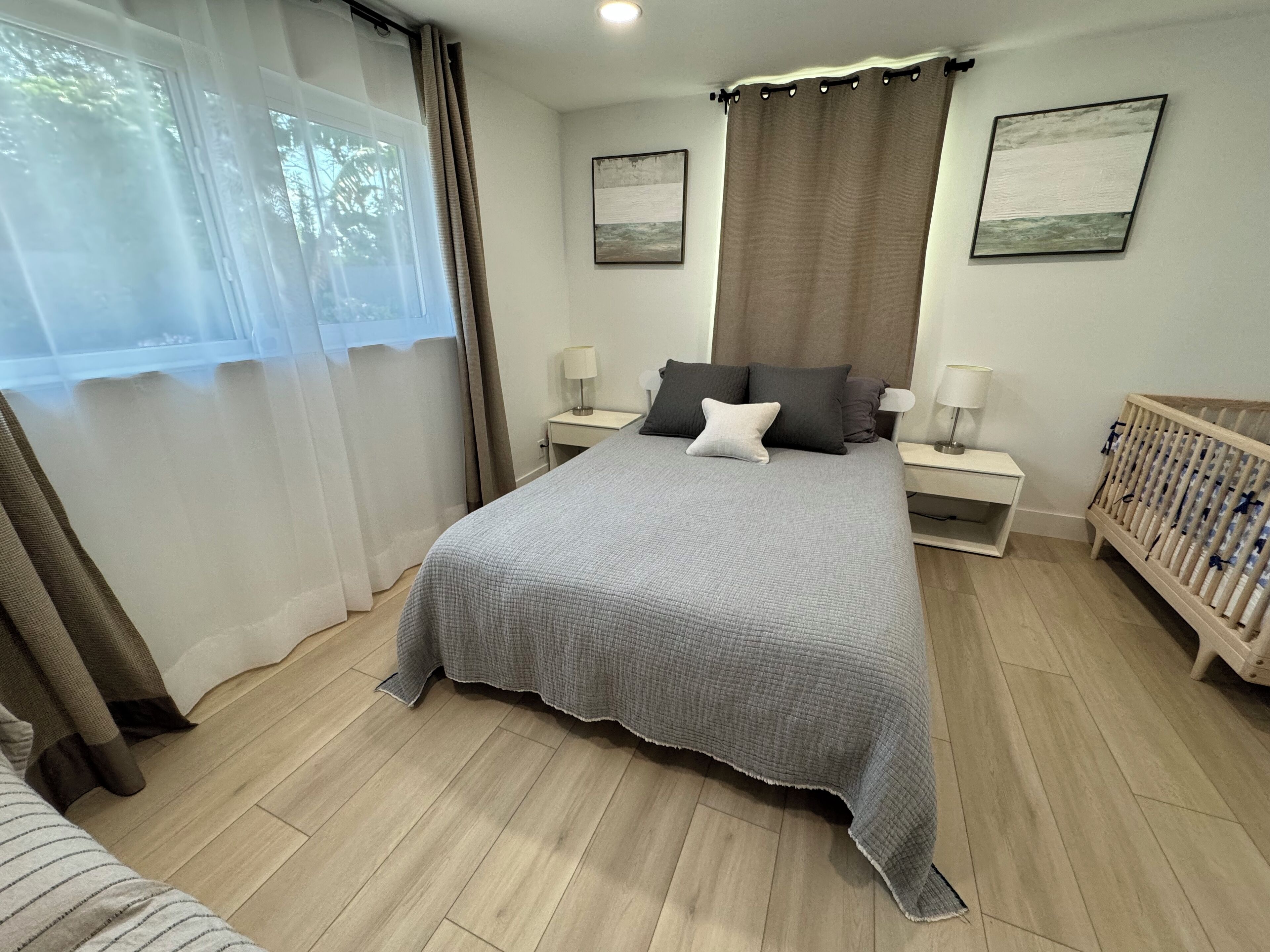 3 bedrooms, desk, iron/ironing board, travel crib