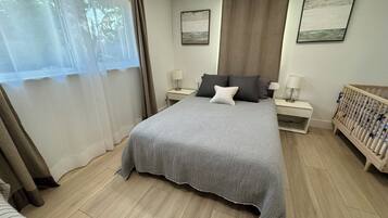 3 bedrooms, desk, iron/ironing board, travel crib