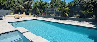 RETREAT with SALT WATER HEATED POOL & SPA . SUMMER is AVAILABLE !