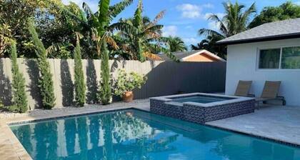 RETREAT with SALT WATER HEATED POOL & SPA. SUMMER AVAILABLE !