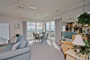 TV, DVD-spiller og stereoanlegg