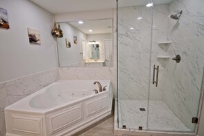 Towels - Ocean Reef 9-B1, Oceanfront Condo in Emerald Isle, NC! (Emerald Isle)