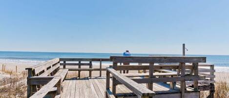 Una spiaggia nelle vicinanze