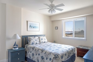 3 bedrooms, WiFi - Olde Towne Yacht Club 215, Soundfront Condo in Beaufort, NC! (Beaufort)