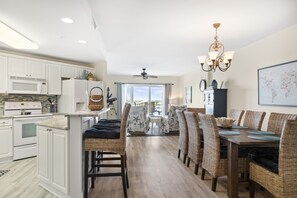 Fridge, microwave, oven, dishwasher - Olde Towne Yacht Club 516, Soundfront Condo in Beaufort, NC! (Beaufort)