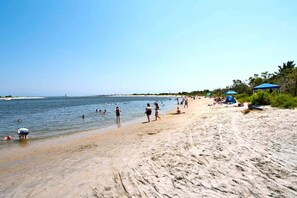 Beach - Olde Towne Yacht Club 715, Soundfront Condo in Beaufort, NC! (Beaufort)